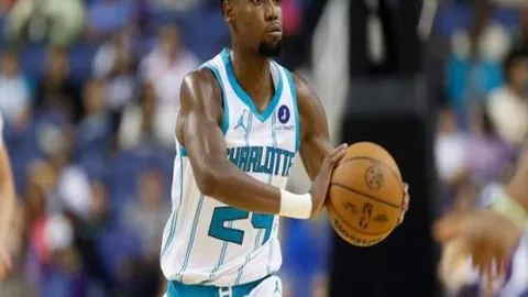 中国男子冰球队亚冬会激战进四强，以7-2力克中国台北晋级